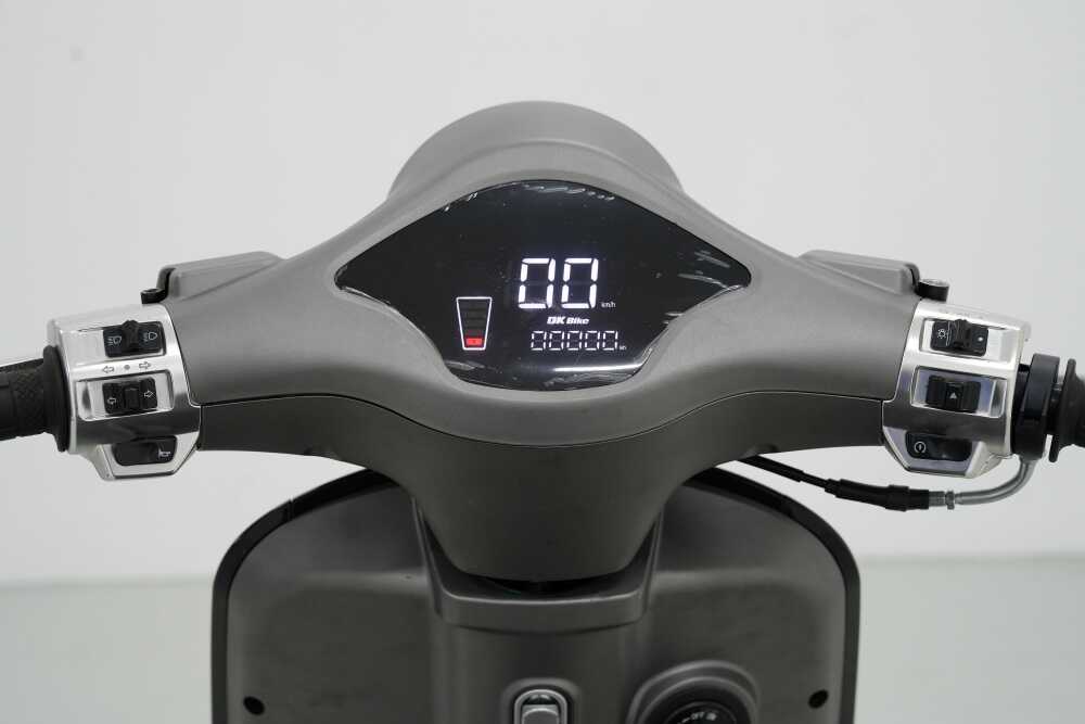 Xe Ga 50cc DK Roma Lite S Đèn Tròn Đời Xe Ga 50cc DK Roma Lite S Đèn Tròn Đời