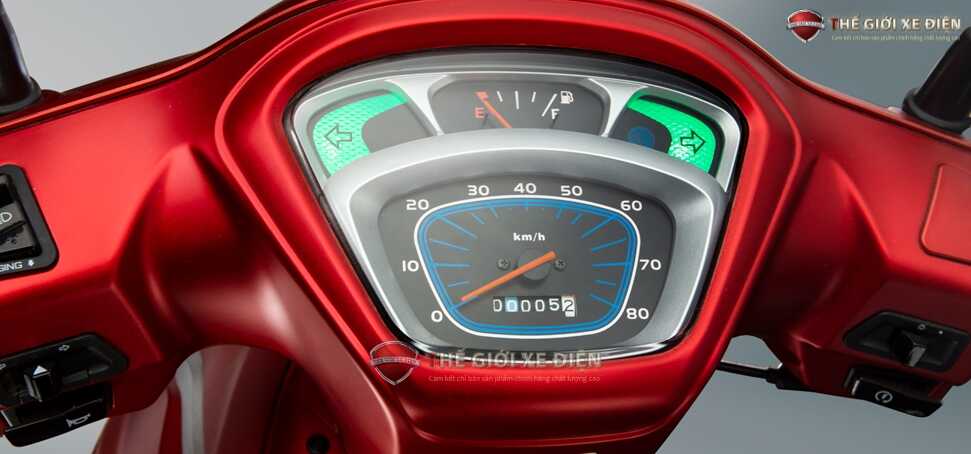 Xe ga 50cc KYMCO Candy Hermosa màu trắng/đỏ bóng Xe ga 50cc KYMCO Candy Hermosa màu trắng/đỏ bóng