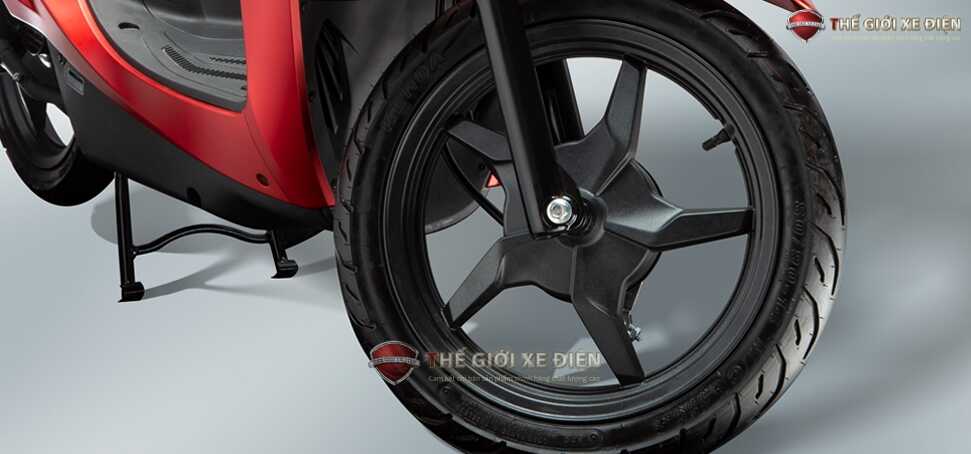 Xe ga 50cc KYMCO Candy Hermosa màu trắng/đỏ bóng Xe ga 50cc KYMCO Candy Hermosa màu trắng/đỏ bóng