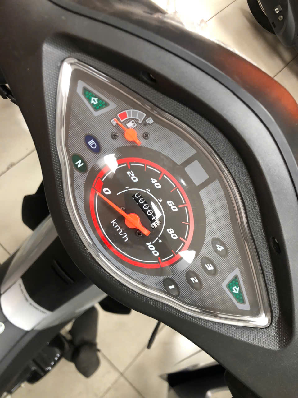 Hệ thống chiếu sáng và đồng hồ