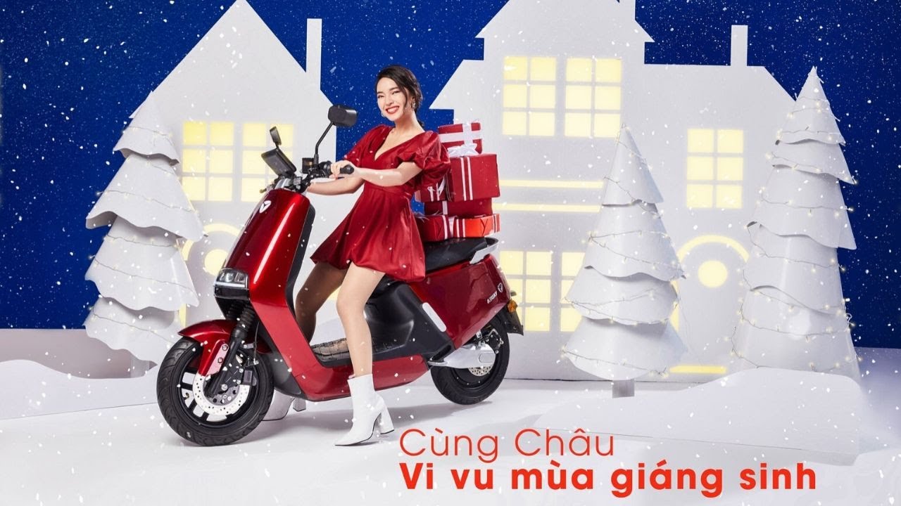 Cùng Châu Bùi Đón Giáng Sinh Bên Cạnh Xe Điện Yadea G5 | Xedien.com.vn