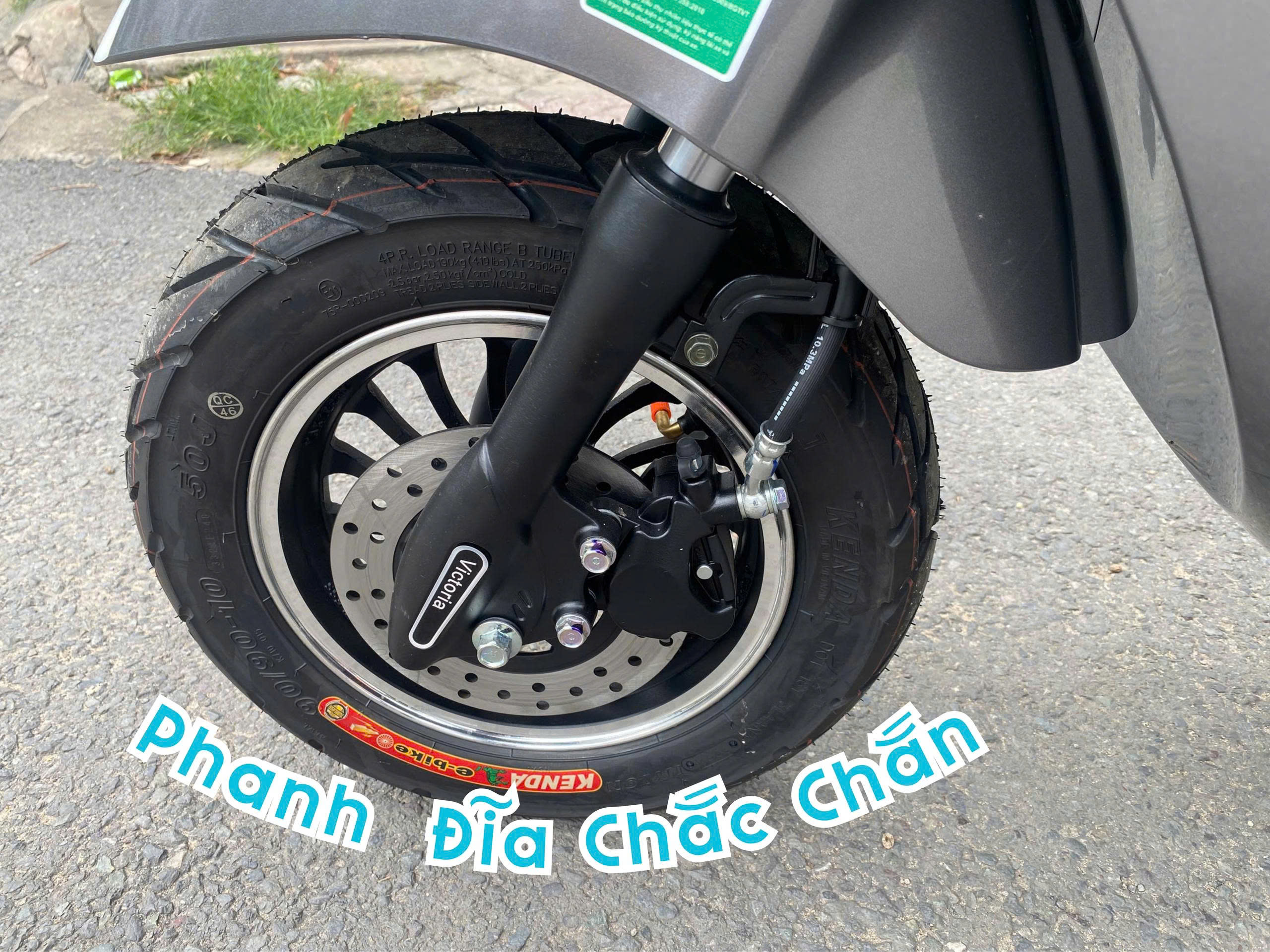 Trang bị phanh đĩa trước và sau