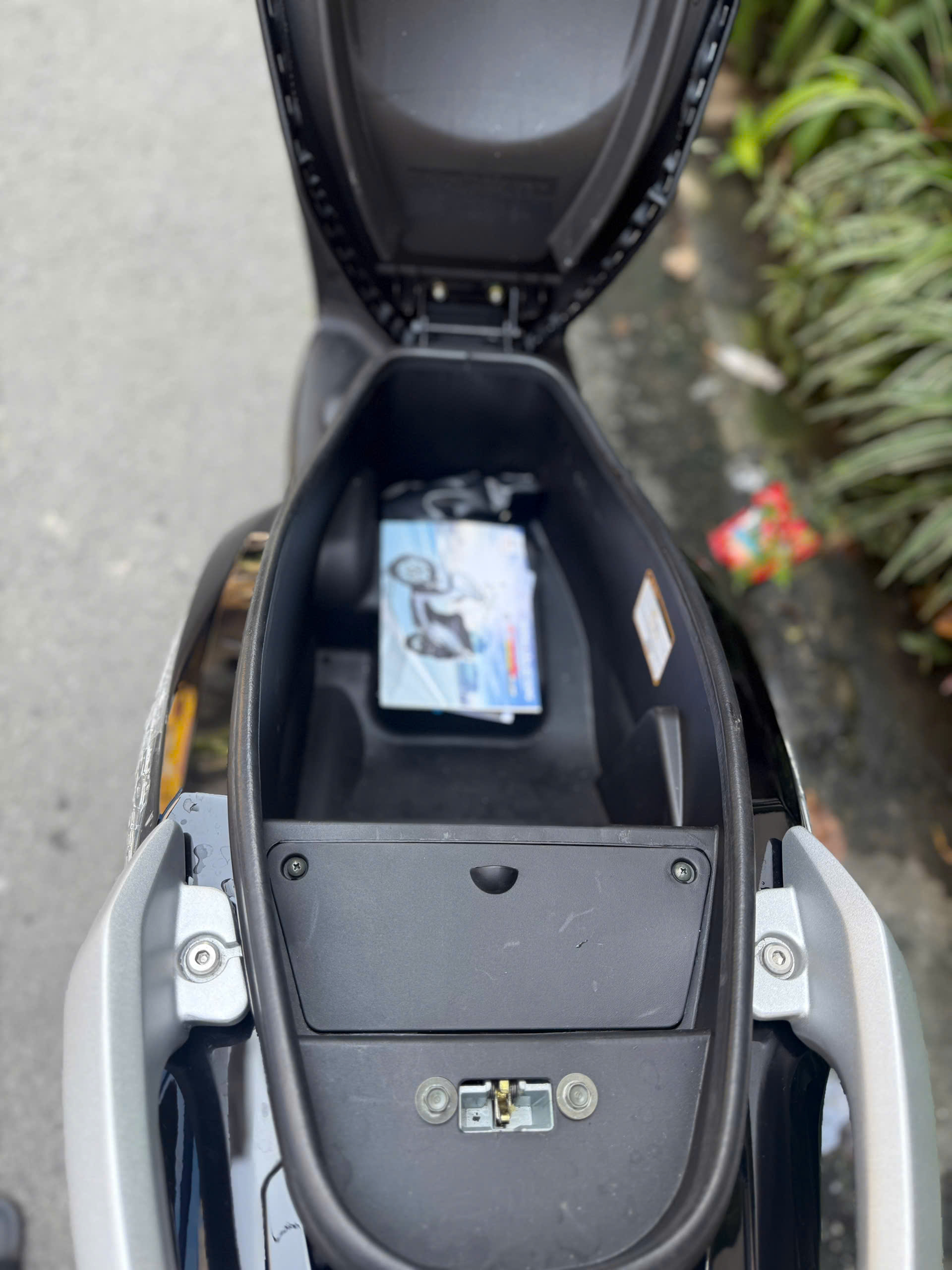 Xe Ga 50cc KYMCO Candy Hermosa X&aacute;m/Đen Nh&aacute;m