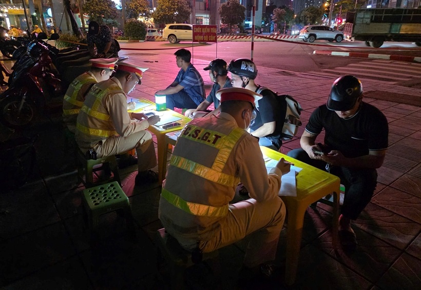 Nhậu say rồi đổi l&aacute;i n&eacute; nồng độ cồn: Hai đối tượng bị đề nghị truy tố