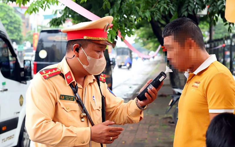 Nhậu say rồi đổi l&aacute;i n&eacute; nồng độ cồn: Hai đối tượng bị đề nghị truy tố