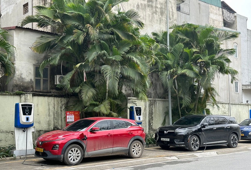 Hà Nội Quyết Liệt Đẩy Mạnh Hạ Tầng Xe Điện: Ưu Tiên Đất Công Để Xây Dựng Trạm Sạc