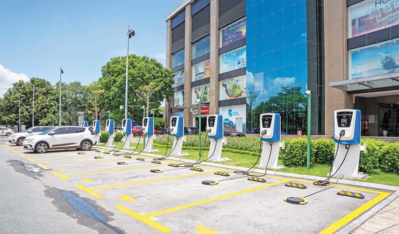 Hà Nội Quyết Liệt Đẩy Mạnh Hạ Tầng Xe Điện: Ưu Tiên Đất Công Để Xây Dựng Trạm Sạc