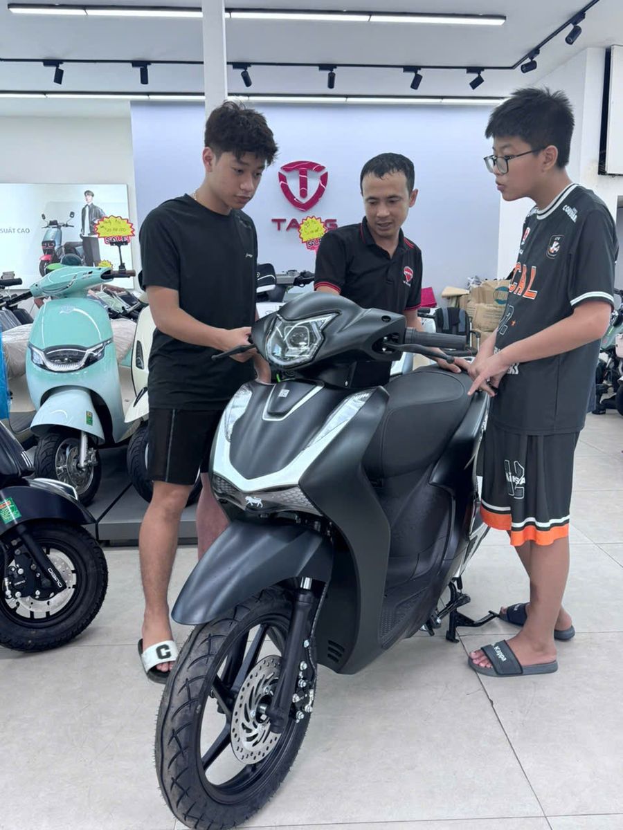 Khách Hàng Chốt Ngay Xe Máy Điện Dibao Shine Xám Nhám Khách Hàng Chốt Ngay Xe Máy Điện Dibao Shine Xám Nhám