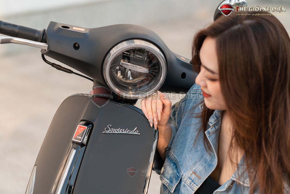 Chi tiết về xe ga 50cc Victoria Scooter đèn tròn